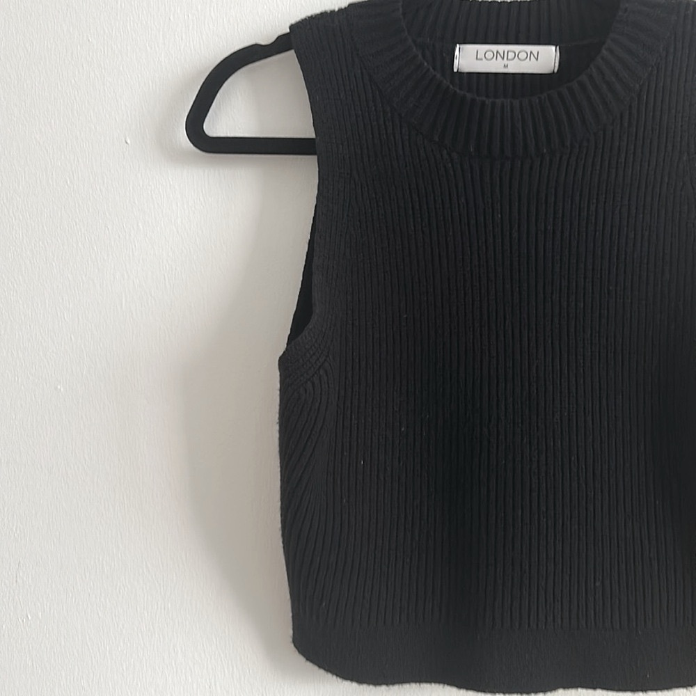 Black Sleeveless Knit Crop Top, Sz M - Picture 4 of 9
